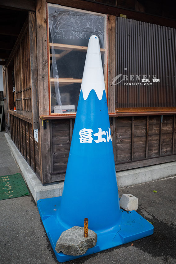 從東京出發！河口湖富士山包車一日遊，還加碼帶我們去私房景點餵天鵝