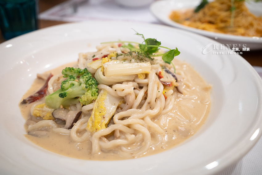 南京東路五段創意蔬食餐廳，義式料理口味獨特，還有素食迴轉火鍋吃到飽