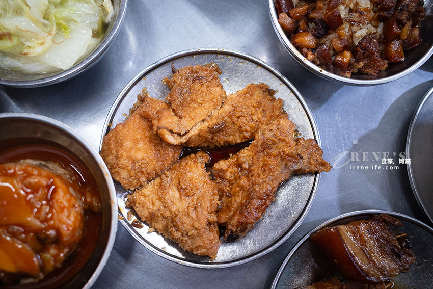南機場夜市始終大排長龍的人氣小吃，筒仔米糕、滷肉飯、芋頭排骨酥湯都厲害