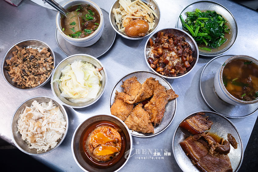 南機場夜市始終大排長龍的人氣小吃，筒仔米糕、滷肉飯、芋頭排骨酥湯都厲害