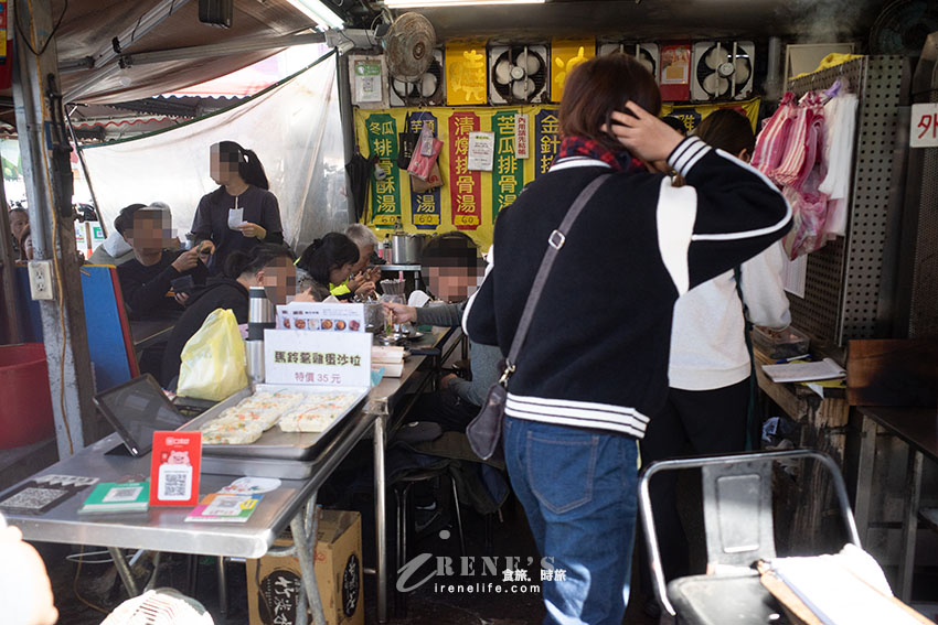 南機場夜市始終大排長龍的人氣小吃，筒仔米糕、滷肉飯、芋頭排骨酥湯都厲害