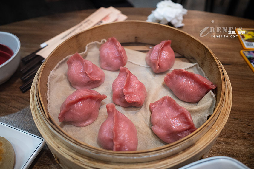 藝文特區傳承三代的麵食館，蒸餃、大餅捲牛肉、餡餅、蔥油餅還有金字塔炒飯