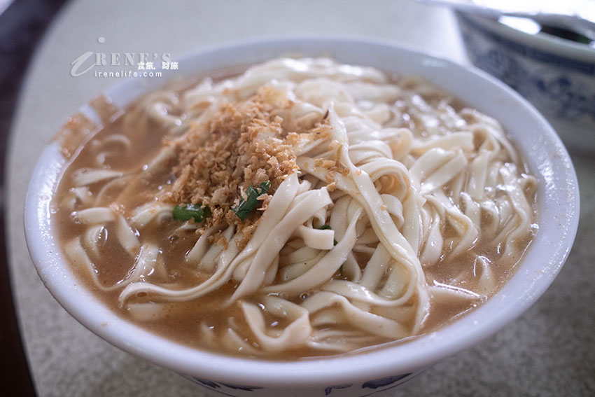 在地人才知道的頭城隱藏版美食，沒有招牌只有一堆人等外帶，料理都會加甜辣醬有夠特別