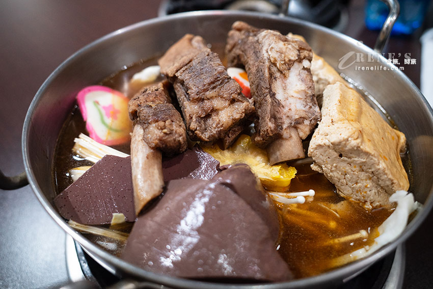 小火鍋店居然還有牛腱鍋、肋排鍋,魯肉飯、咖哩飯、王子麵、無限供應,胖胖霜淇淋一定要來一隻 小火鍋店居然還有牛腱鍋、肋排鍋,魯肉飯、咖哩飯、王子麵、無限供應,胖胖霜淇淋一定要來一隻