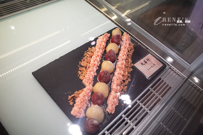 好吃的麻糬餐車開實體店面了，不用再追著餐車跑！期間限定的草莓麻薯只有店面買的到