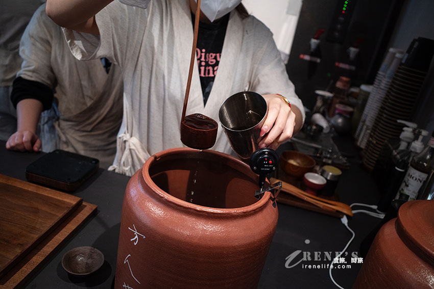 好吃的麻糬餐車開實體店面了，不用再追著餐車跑！期間限定的草莓麻薯只有店面買的到