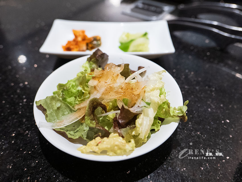 沖繩必吃人氣燒肉，牧場直營的燒肉店，在國際通上就能享用到，套餐6600円起