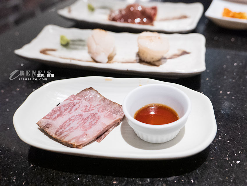 沖繩必吃人氣燒肉，牧場直營的燒肉店，在國際通上就能享用到，套餐6600円起