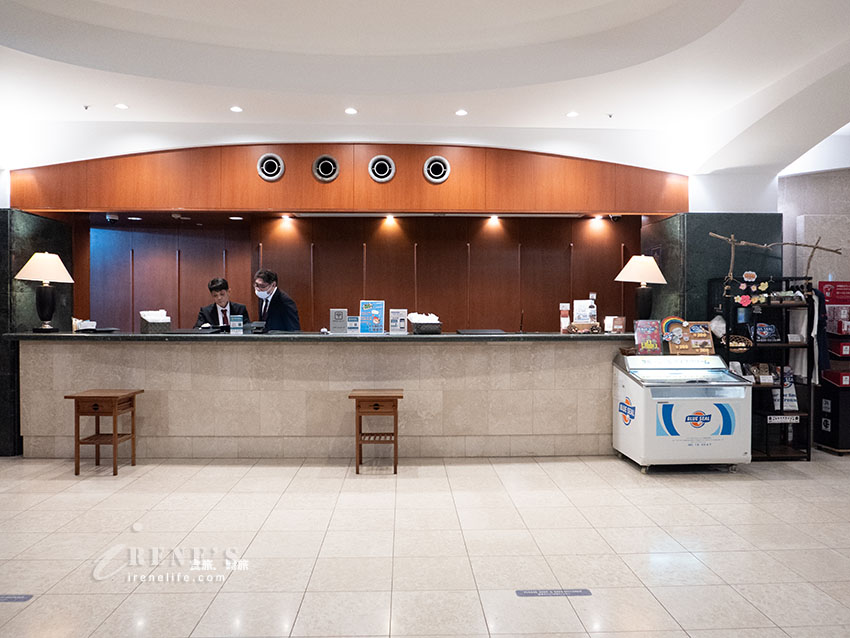沖繩國際通上平價住宿,牧志站旁一出站就到飯店,樓下就是便利商店,飯店雖舊但乾淨方便 沖繩國際通上平價住宿,牧志站旁一出站就到飯店,樓下就是便利商店,飯店雖舊但乾淨方便