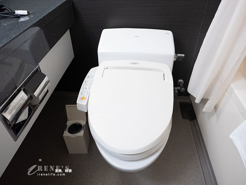 沖繩國際通上平價住宿,牧志站旁一出站就到飯店,樓下就是便利商店,飯店雖舊但乾淨方便 沖繩國際通上平價住宿,牧志站旁一出站就到飯店,樓下就是便利商店,飯店雖舊但乾淨方便