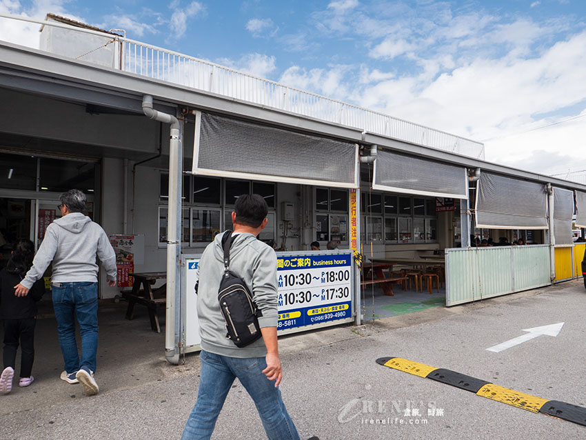 沖繩三大魚市場之一,以漁獲為主的小漁港,焗烤海膽龍蝦、奶油烤魚定食超級棒 沖繩三大魚市場之一,以漁獲為主的小漁港,焗烤海膽龍蝦、奶油烤魚定食超級棒