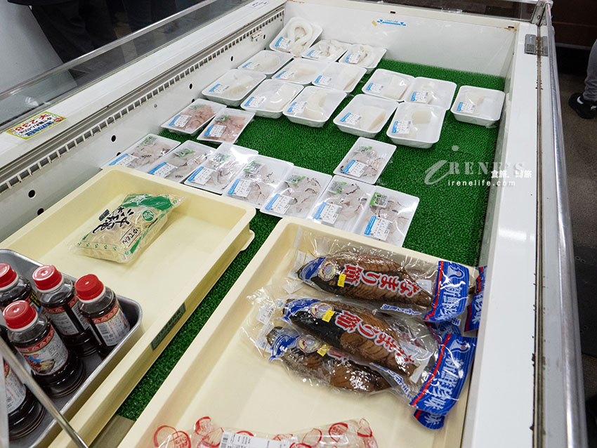 沖繩三大魚市場之一,以漁獲為主的小漁港,焗烤海膽龍蝦、奶油烤魚定食超級棒 沖繩三大魚市場之一,以漁獲為主的小漁港,焗烤海膽龍蝦、奶油烤魚定食超級棒