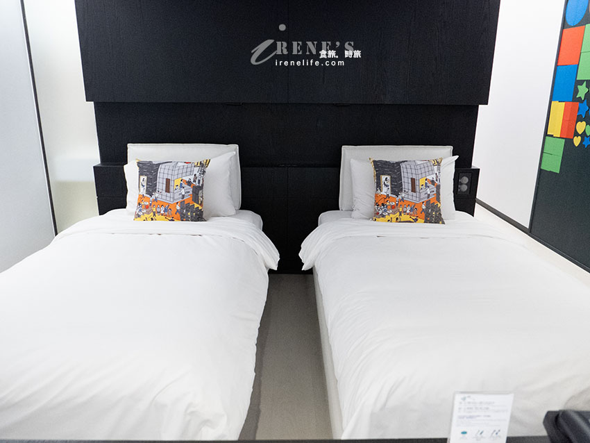 與南紡夢時代相連的台南老爺行旅，房間設計感十足，還有飲料、甜點、零食可享用