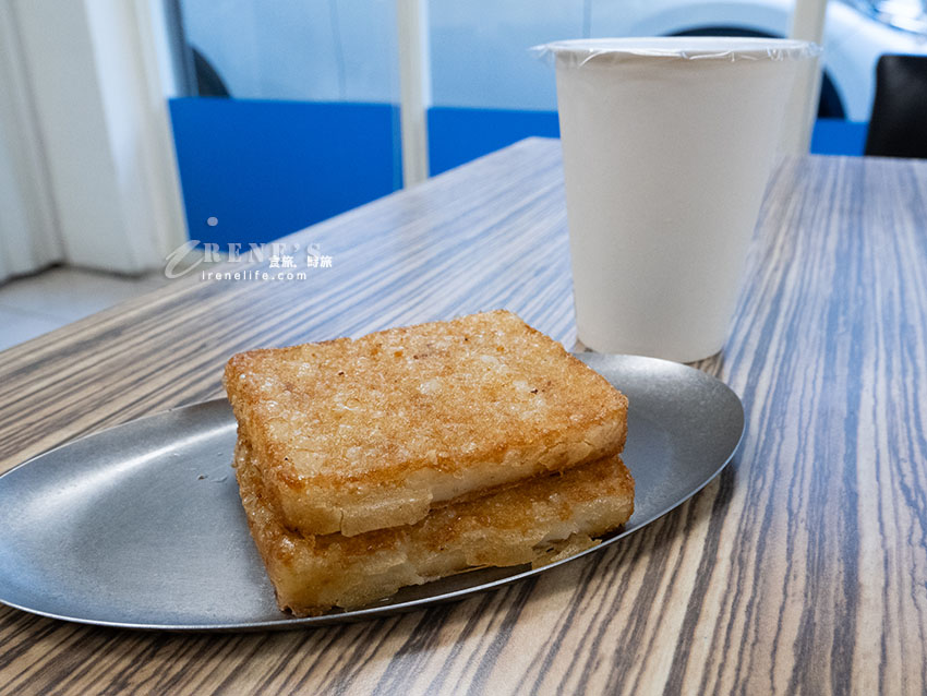酥脆如餅乾的手工蛋餅,推薦加碎油條更有層次,炸蘿蔔糕外酥內軟也好吃 酥脆如餅乾的手工蛋餅,推薦加碎油條更有層次,炸蘿蔔糕外酥內軟也好吃