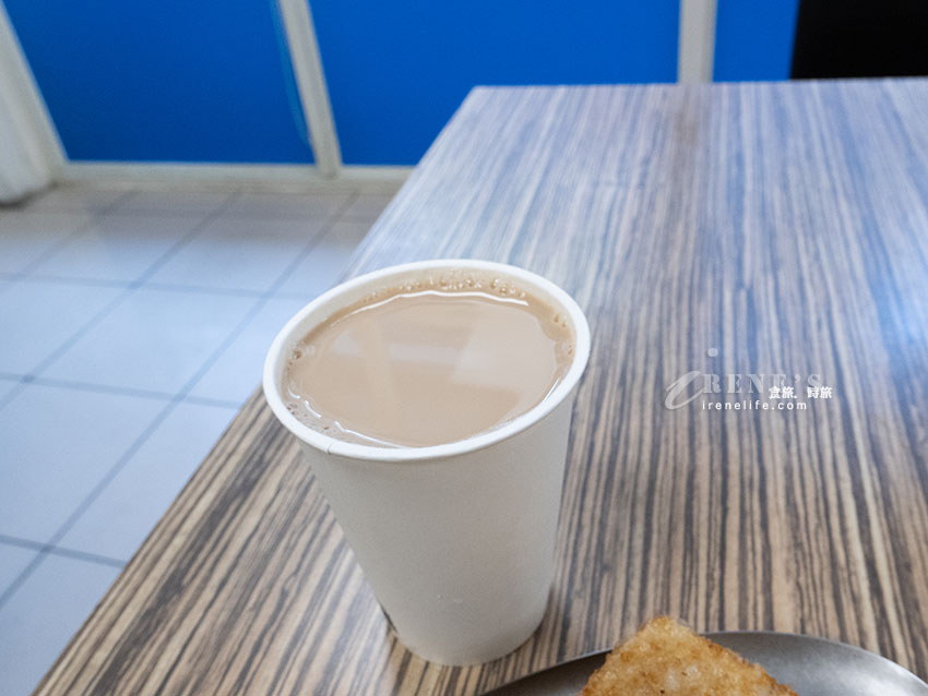 酥脆如餅乾的手工蛋餅,推薦加碎油條更有層次,炸蘿蔔糕外酥內軟也好吃 酥脆如餅乾的手工蛋餅,推薦加碎油條更有層次,炸蘿蔔糕外酥內軟也好吃