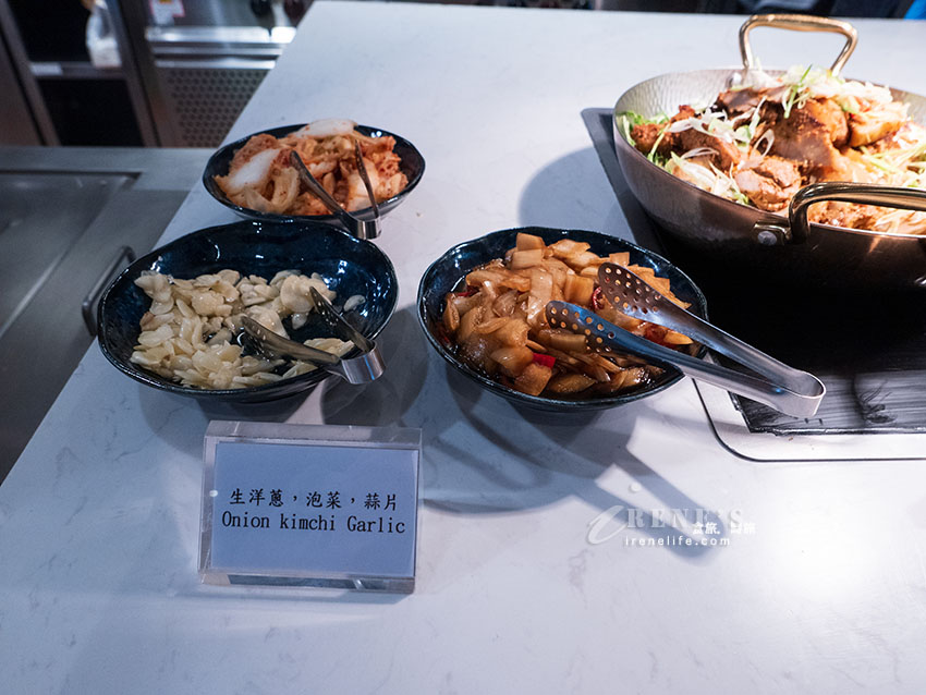 路易莎旗下新品牌，青焰炭火熟成牛排的自助吧比主餐還優秀，路易莎咖啡喝到飽