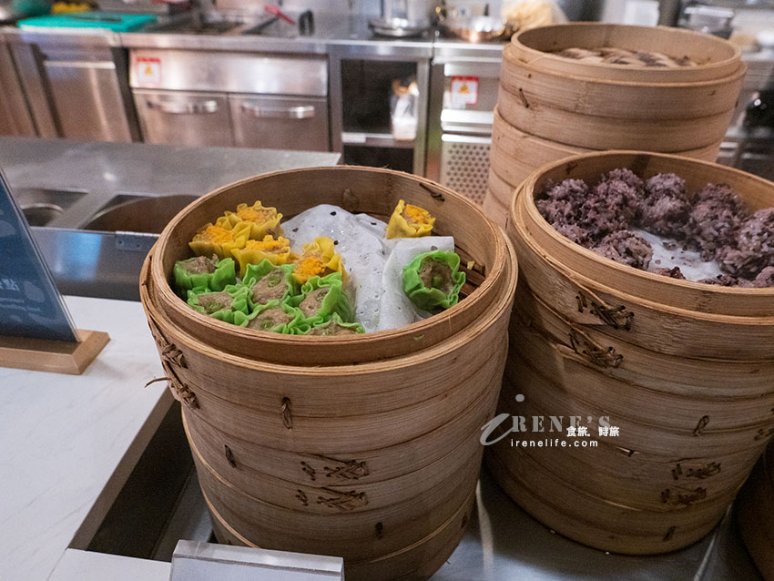 路易莎旗下新品牌，青焰炭火熟成牛排的自助吧比主餐還優秀，路易莎咖啡喝到飽