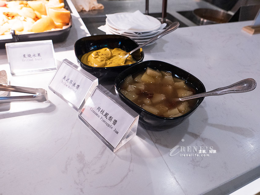 路易莎旗下新品牌，青焰炭火熟成牛排的自助吧比主餐還優秀，路易莎咖啡喝到飽