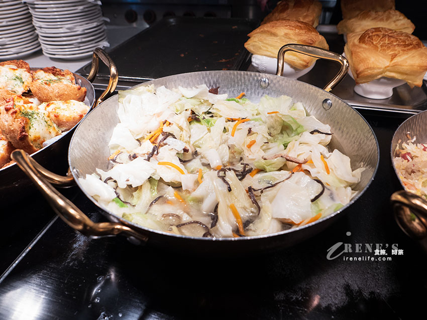 路易莎旗下新品牌，青焰炭火熟成牛排的自助吧比主餐還優秀，路易莎咖啡喝到飽
