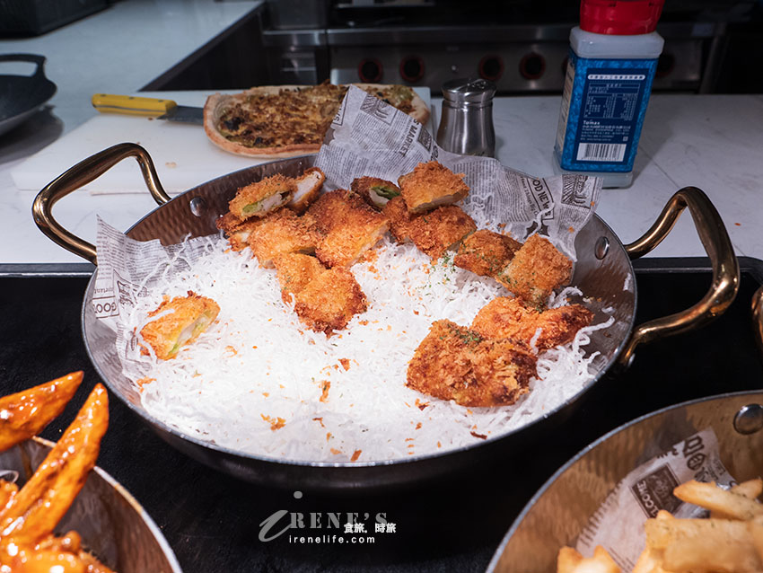 路易莎旗下新品牌，青焰炭火熟成牛排的自助吧比主餐還優秀，路易莎咖啡喝到飽
