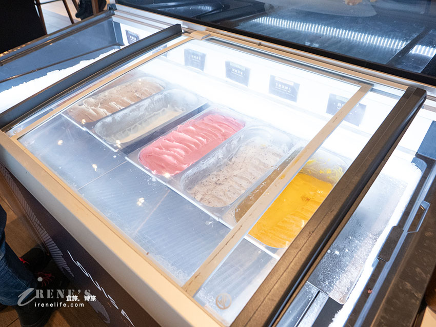 路易莎旗下新品牌，青焰炭火熟成牛排的自助吧比主餐還優秀，路易莎咖啡喝到飽