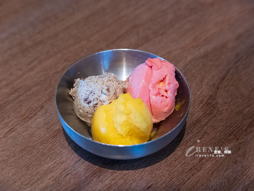 路易莎旗下新品牌，青焰炭火熟成牛排的自助吧比主餐還優秀，路易莎咖啡喝到飽