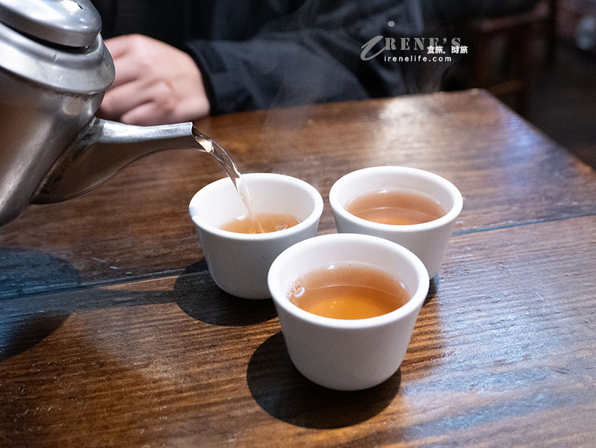 芝山站人氣麵店,從簡單的擔仔麵、魯肉飯到熱炒台菜全都有,適合人多好點菜 芝山站人氣麵店,從簡單的擔仔麵、魯肉飯到熱炒台菜全都有,適合人多好點菜