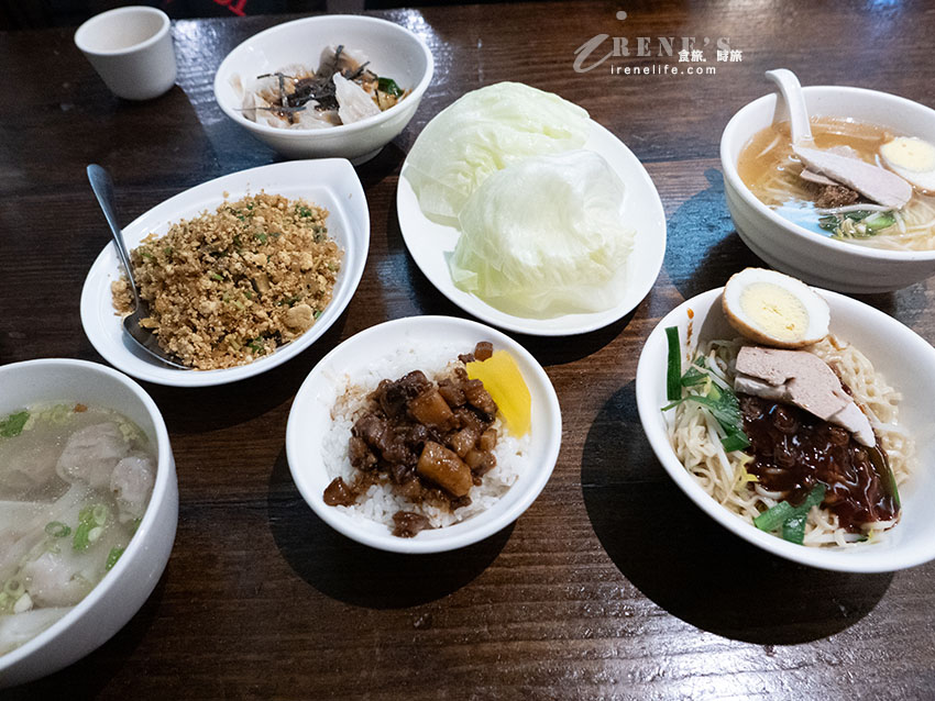 芝山站人氣麵店,從簡單的擔仔麵、魯肉飯到熱炒台菜全都有,適合人多好點菜 芝山站人氣麵店,從簡單的擔仔麵、魯肉飯到熱炒台菜全都有,適合人多好點菜