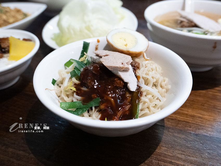 芝山站人氣麵店,從簡單的擔仔麵、魯肉飯到熱炒台菜全都有,適合人多好點菜 芝山站人氣麵店,從簡單的擔仔麵、魯肉飯到熱炒台菜全都有,適合人多好點菜