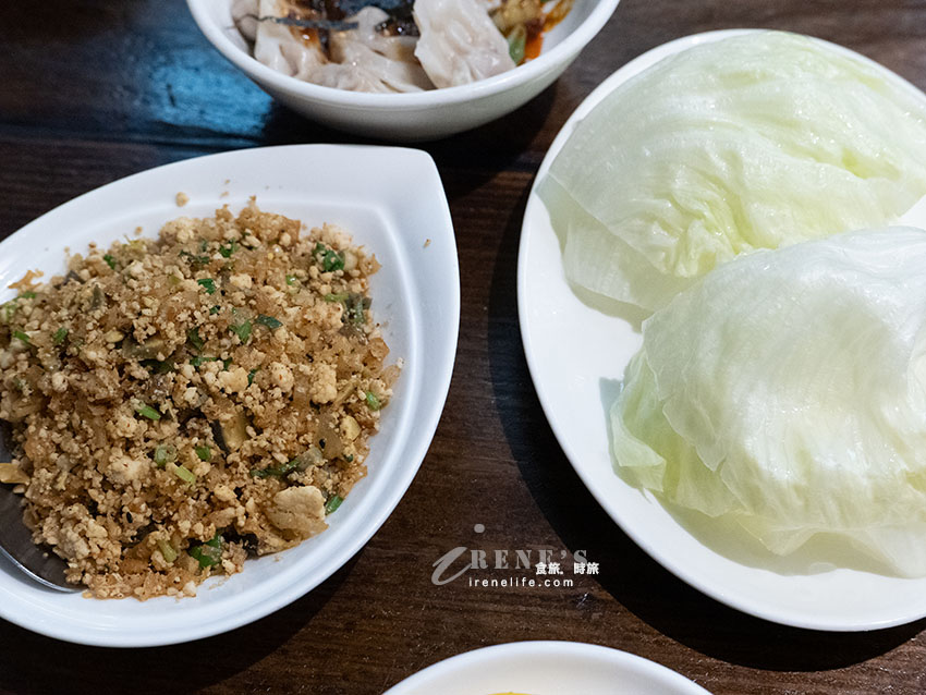 芝山站人氣麵店,從簡單的擔仔麵、魯肉飯到熱炒台菜全都有,適合人多好點菜 芝山站人氣麵店,從簡單的擔仔麵、魯肉飯到熱炒台菜全都有,適合人多好點菜