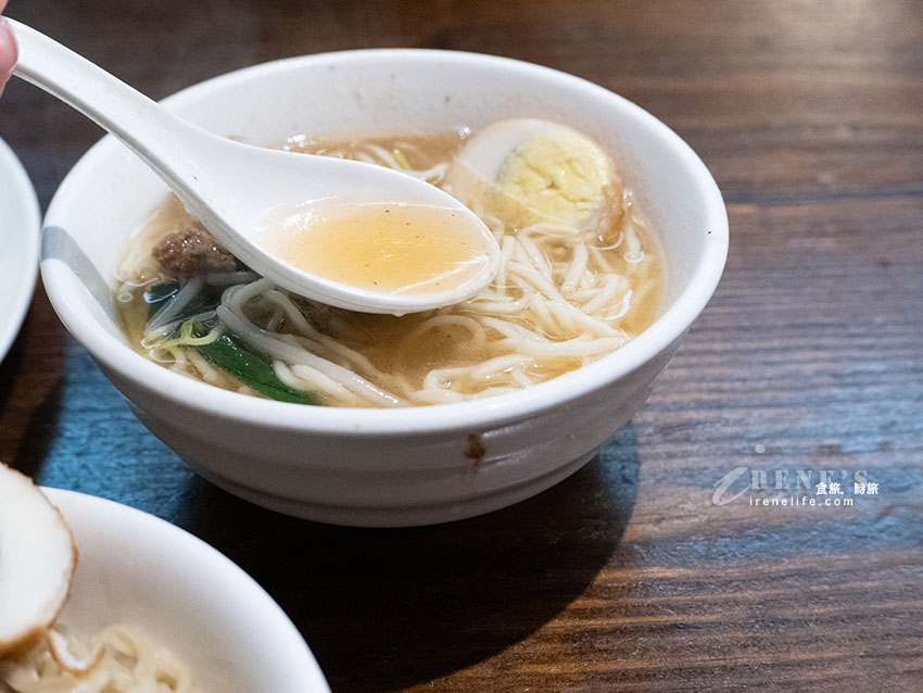 芝山站人氣麵店,從簡單的擔仔麵、魯肉飯到熱炒台菜全都有,適合人多好點菜 芝山站人氣麵店,從簡單的擔仔麵、魯肉飯到熱炒台菜全都有,適合人多好點菜