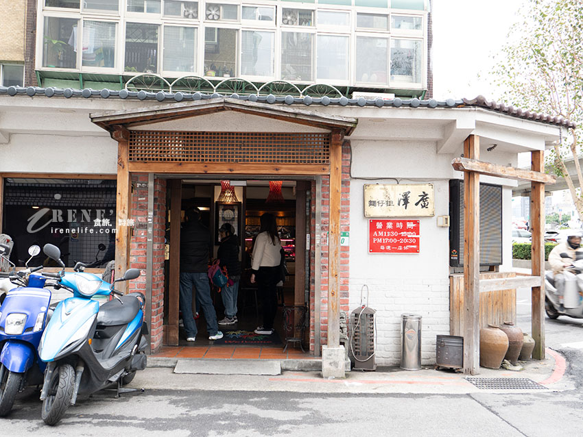 芝山站人氣麵店,從簡單的擔仔麵、魯肉飯到熱炒台菜全都有,適合人多好點菜 芝山站人氣麵店,從簡單的擔仔麵、魯肉飯到熱炒台菜全都有,適合人多好點菜