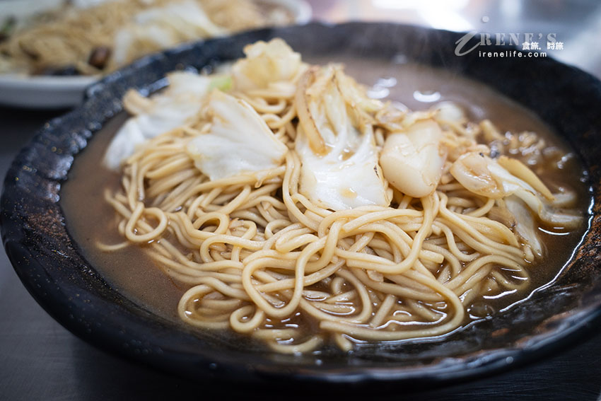 江寧路華江市場華江兄弟鱔魚麵，南部口味、鑊氣足，還有炒花枝麵和蔥爆豬肉燴飯