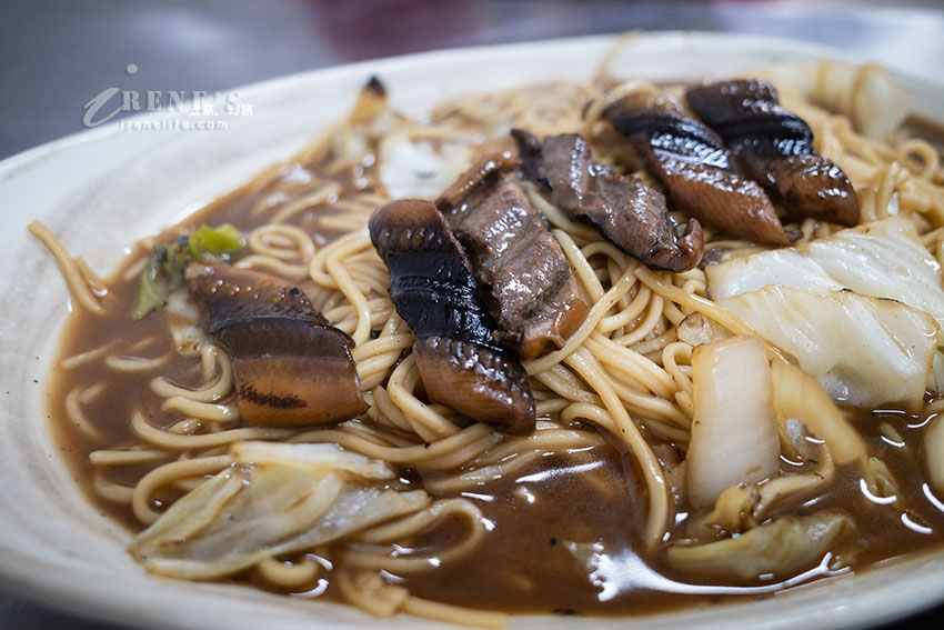 江寧路華江市場華江兄弟鱔魚麵，南部口味、鑊氣足，還有炒花枝麵和蔥爆豬肉燴飯 @Irene's 食旅．時旅