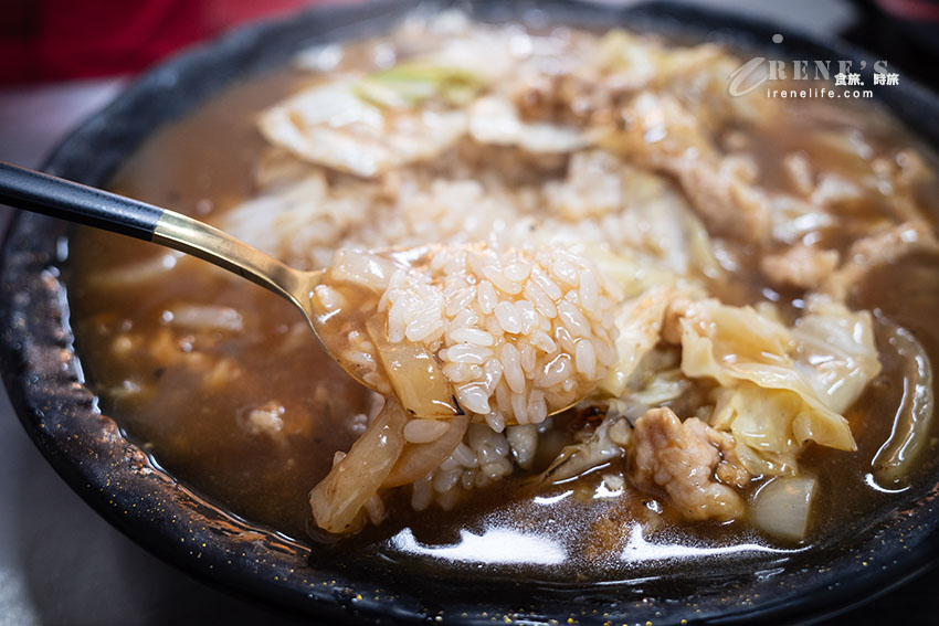 江寧路華江市場華江兄弟鱔魚麵，南部口味、鑊氣足，還有炒花枝麵和蔥爆豬肉燴飯