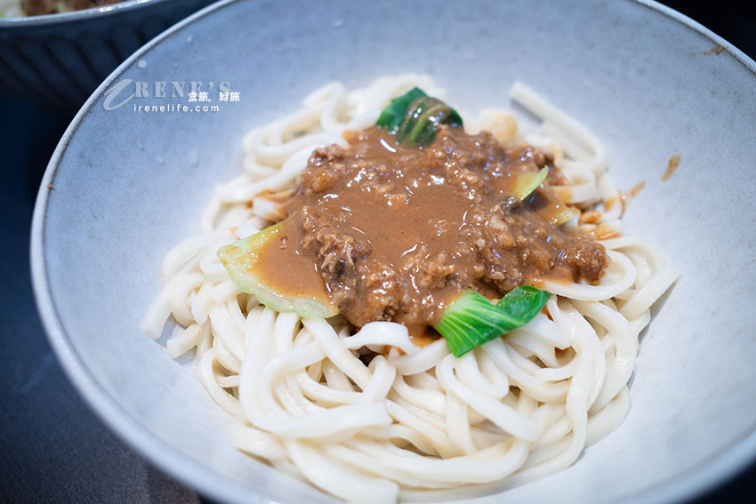 關渡美食,雙醬麵、炸醬麵都好吃,餛飩配牛肉雙重奏,吃的到整隻蝦的水餃一顆只要6塊錢 關渡美食,雙醬麵、炸醬麵都好吃,餛飩配牛肉雙重奏,吃的到整隻蝦的水餃一顆只要6塊錢