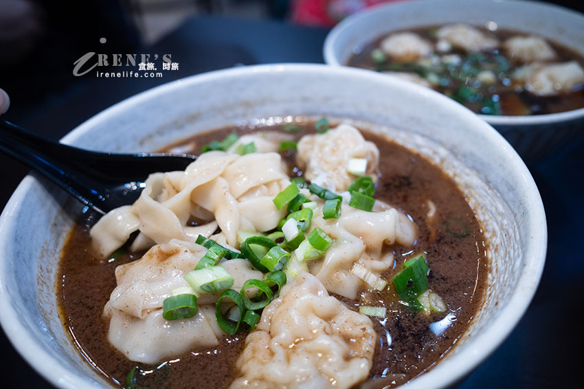 關渡美食,雙醬麵、炸醬麵都好吃,餛飩配牛肉雙重奏,吃的到整隻蝦的水餃一顆只要6塊錢 關渡美食,雙醬麵、炸醬麵都好吃,餛飩配牛肉雙重奏,吃的到整隻蝦的水餃一顆只要6塊錢