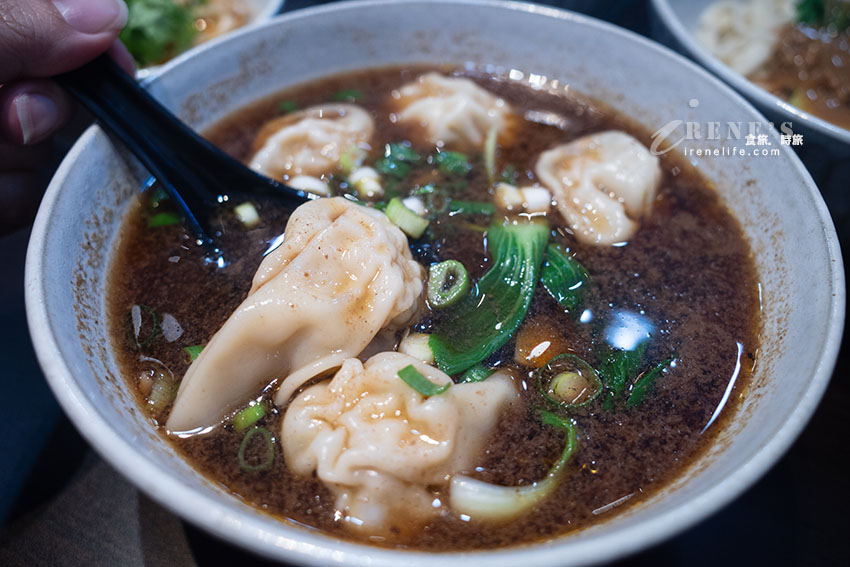 關渡美食,雙醬麵、炸醬麵都好吃,餛飩配牛肉雙重奏,吃的到整隻蝦的水餃一顆只要6塊錢 關渡美食,雙醬麵、炸醬麵都好吃,餛飩配牛肉雙重奏,吃的到整隻蝦的水餃一顆只要6塊錢