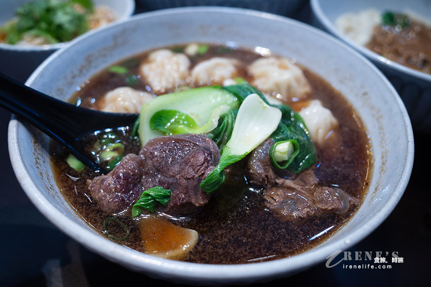 即時熱門文章：關渡美食，雙醬麵、炸醬麵都好吃，餛飩配牛肉雙重奏，吃的到整隻蝦的水餃一顆只要6塊錢