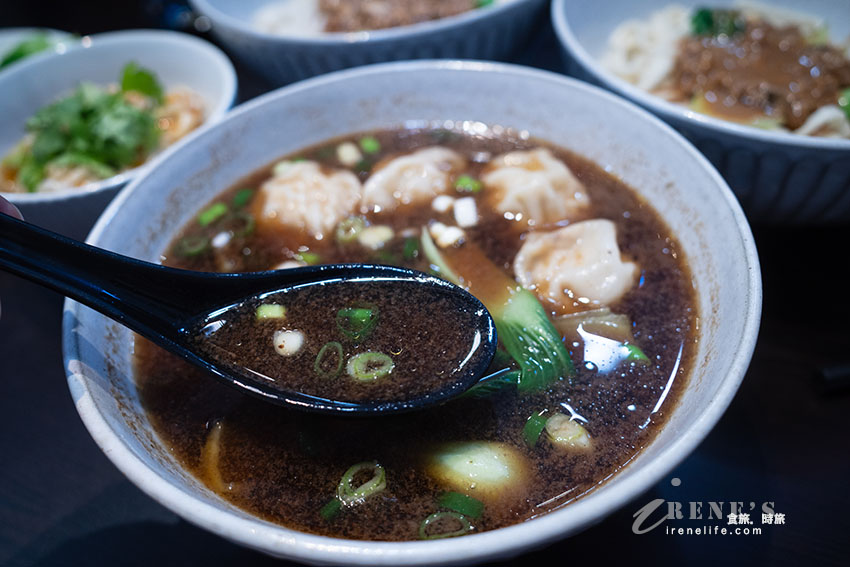 關渡美食,雙醬麵、炸醬麵都好吃,餛飩配牛肉雙重奏,吃的到整隻蝦的水餃一顆只要6塊錢 關渡美食,雙醬麵、炸醬麵都好吃,餛飩配牛肉雙重奏,吃的到整隻蝦的水餃一顆只要6塊錢