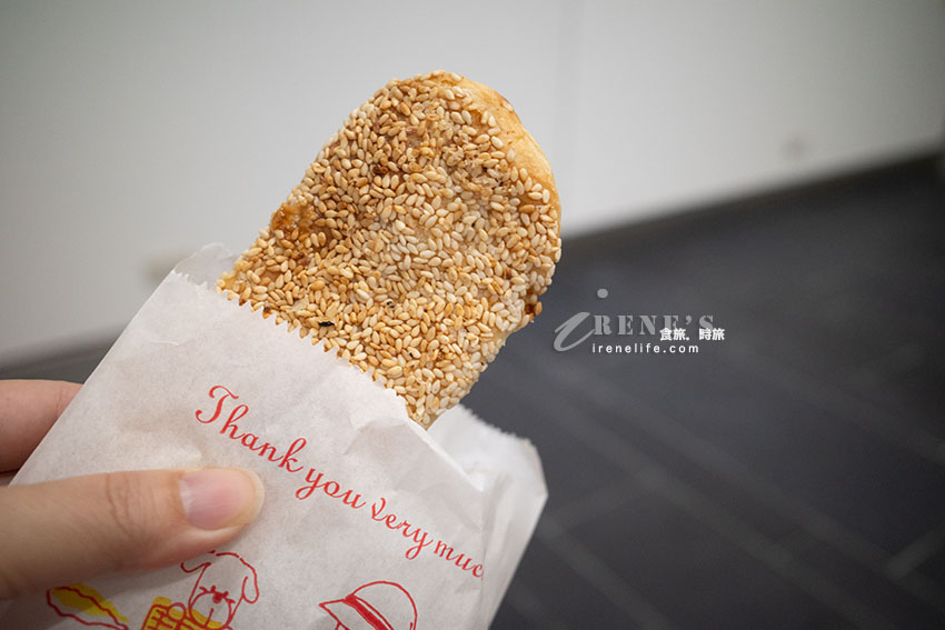 網譽台北最強胡椒餅！炭火直烤就是香，餅皮酥脆有嚼勁，肉餡胡椒香氣足