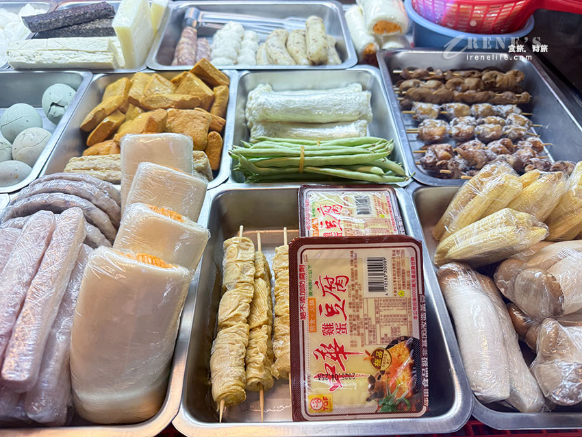 隱藏在市場內的炸雞店，皮蛋、蒜片小花蟹都很讚，炸京片子不要隨便點，根本停不下來的涮嘴