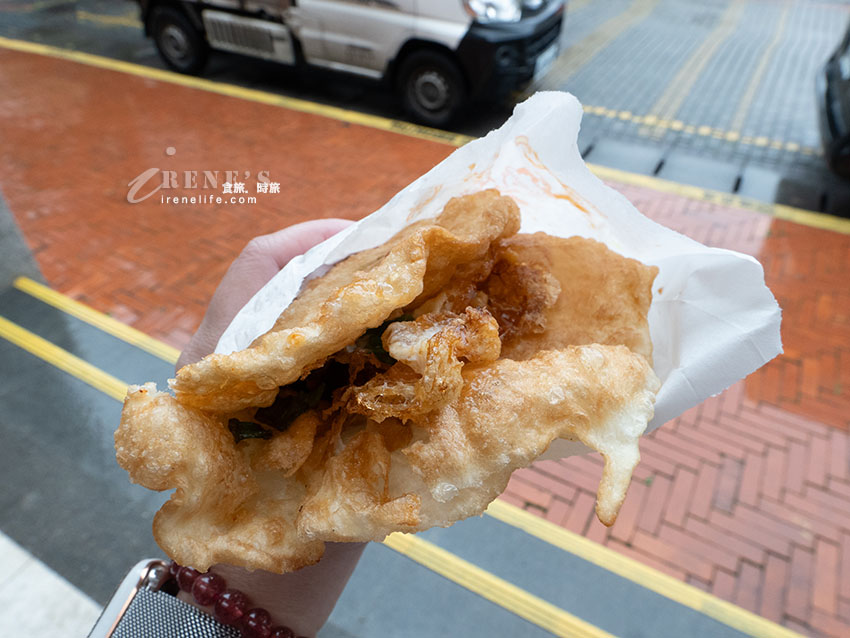 頭城車站旁找發財車吃蔥油餅，時常大排長龍的阿伯炸蛋蔥油餅，一週只賣三天