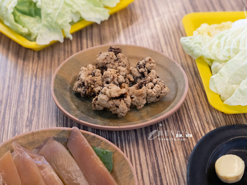 西門町排隊美食,老字號的石頭火鍋還沒開門就排隊,食材自己拿,依盤色計價 西門町排隊美食,老字號的石頭火鍋還沒開門就排隊,食材自己拿,依盤色計價