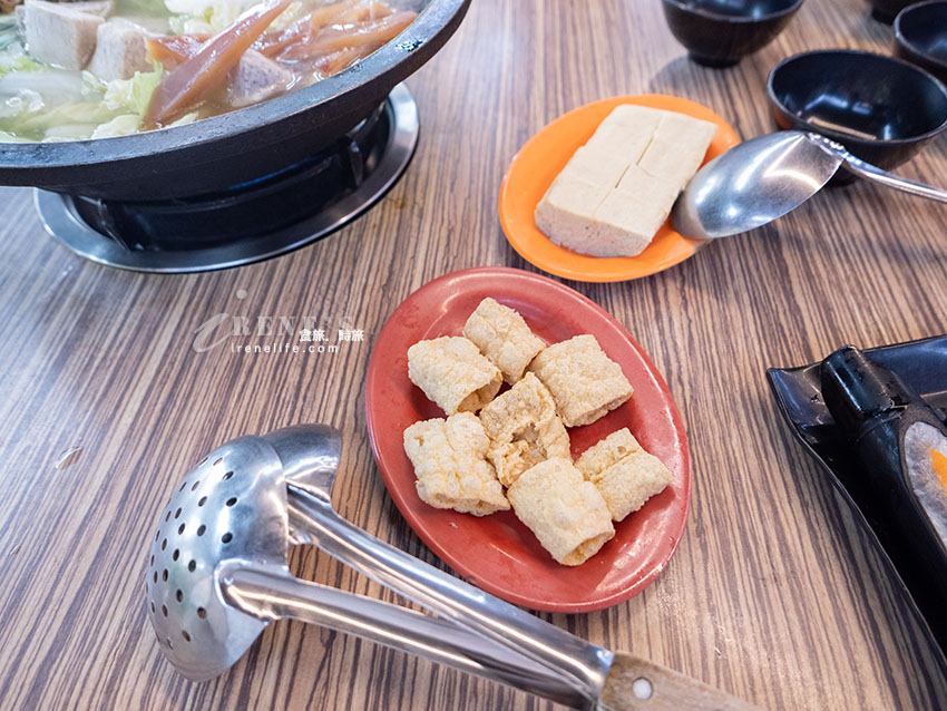 西門町排隊美食,老字號的石頭火鍋還沒開門就排隊,食材自己拿,依盤色計價 西門町排隊美食,老字號的石頭火鍋還沒開門就排隊,食材自己拿,依盤色計價