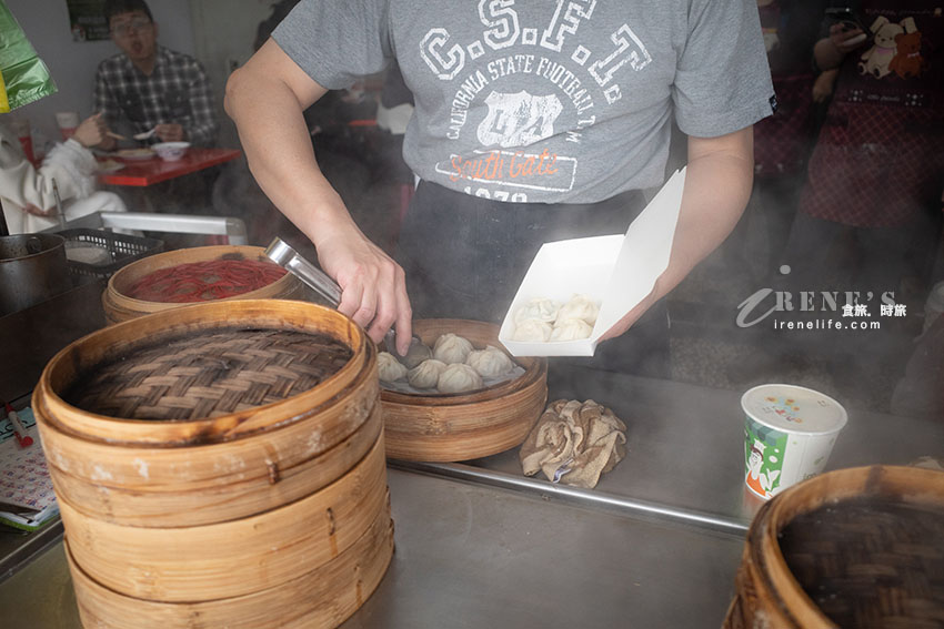 頭城老街推薦美食|皮薄肉汁多且蔥香濃郁的小籠包,不用再執著於正常鮮肉小籠包了 頭城老街推薦美食|皮薄肉汁多且蔥香濃郁的小籠包,不用再執著於正常鮮肉小籠包了