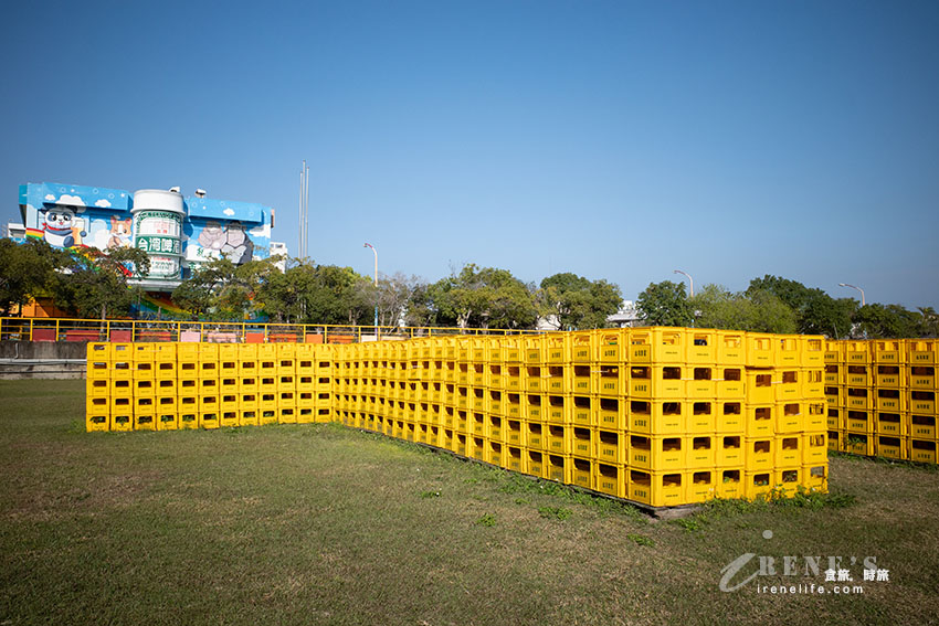 免門票還有免費停車場，大片草皮的啤酒公園好拍好溜孩，商品部也好好買，滿額送啤酒
