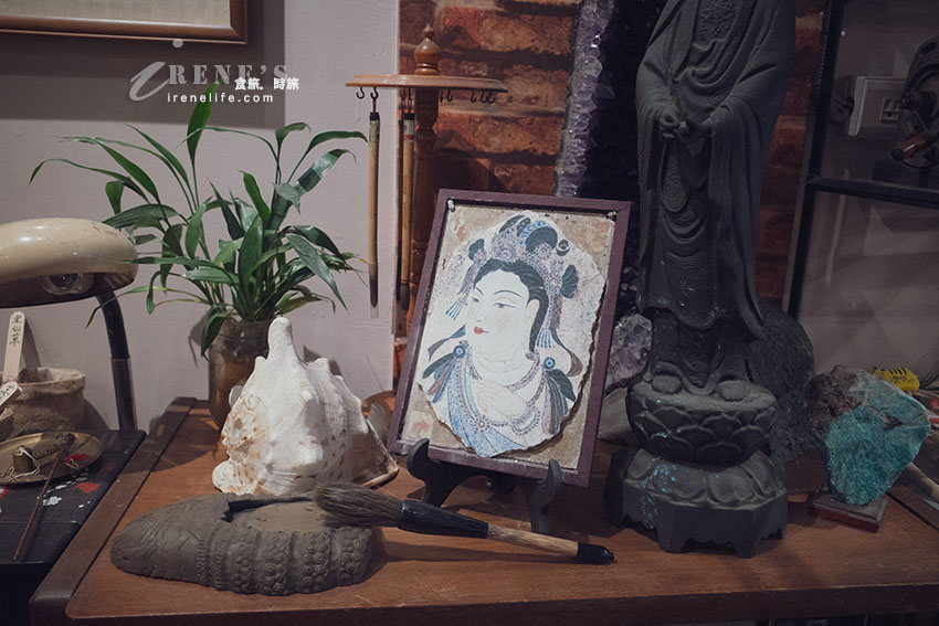 近保安宮飄香傳七代的美味豆花,店內裝潢與收藏好復古,可惜花椒麻辣豆花已停售 近保安宮飄香傳七代的美味豆花,店內裝潢與收藏好復古,可惜花椒麻辣豆花已停售