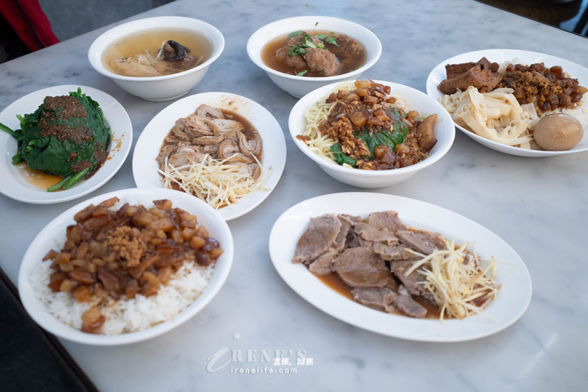 鄰近松山車站、五分埔商圈的台味小吃,魯肉飯必吃別錯過,排骨酥湯肉軟入味,湯不夠還可加 鄰近松山車站、五分埔商圈的台味小吃,魯肉飯必吃別錯過,排骨酥湯肉軟入味,湯不夠還可加