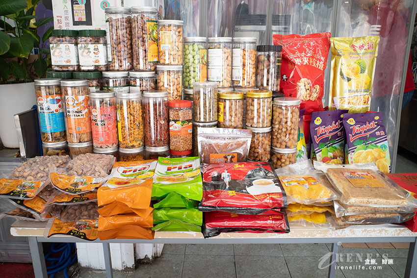 五分埔好吃的異國甜品店，多達12種配料的摩摩喳喳，客製化自選配料也沒問題